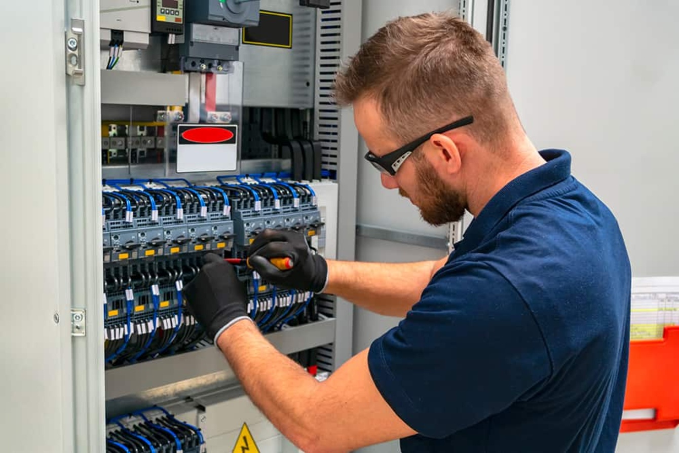 Elektroniker für Energie- und Gebäudetechnik (m/w/d) bei ELTECWORX Meister der Elektrotechnik in Hanau
